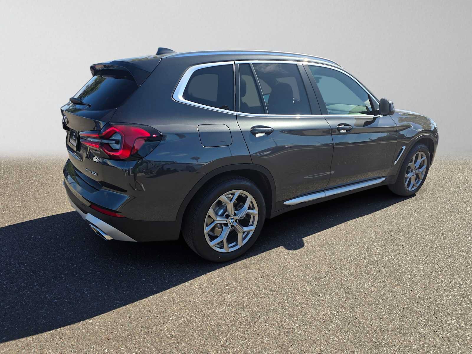 Used 2022 BMW X3 xDrive30i w/ Premium Package AWD/4WD image 3