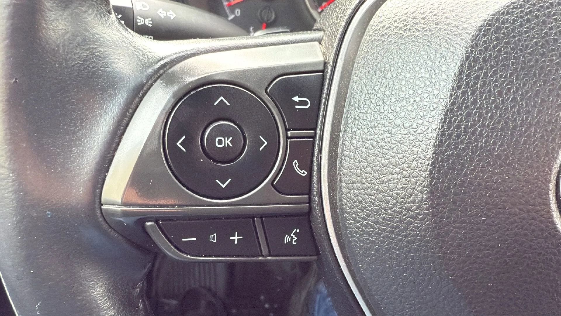 Used 2020 Toyota Corolla SE FWD image 12