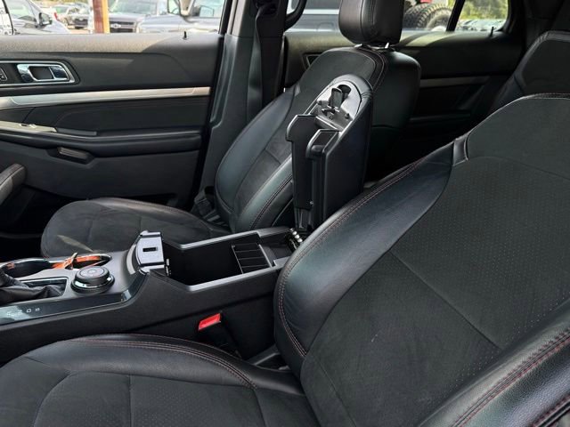 Certified 2018 Ford Explorer XLT w/ XLT Appearance Package AWD/4WD image 31