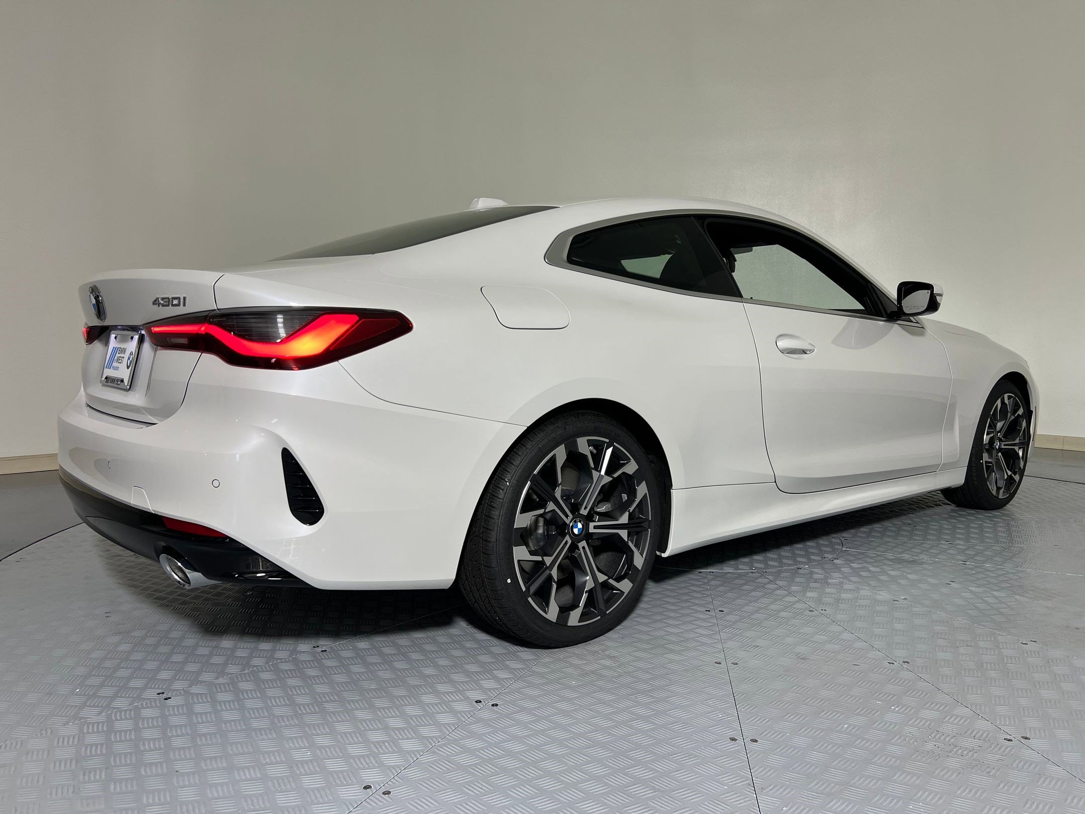 New 2026 BMW 430i Coupe w/ Premium Package RWD image 8