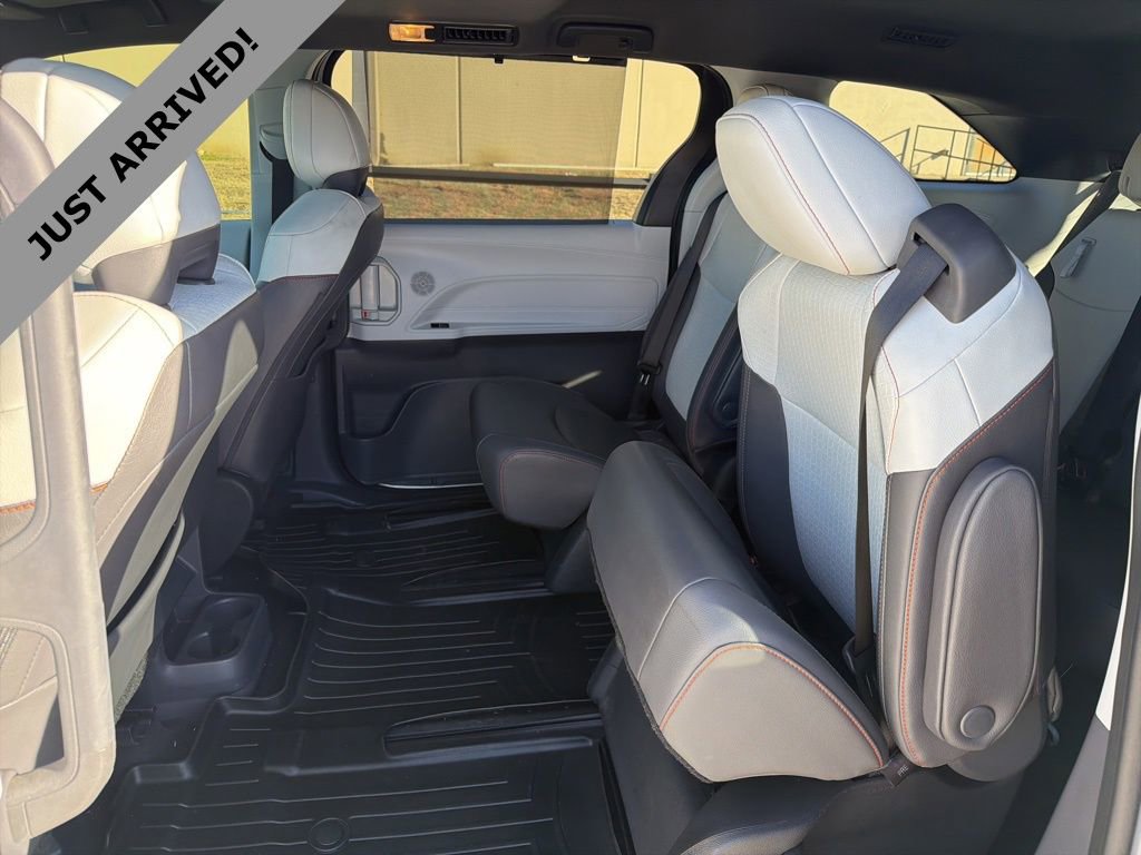 Used 2022 Toyota Sienna XSE image 10