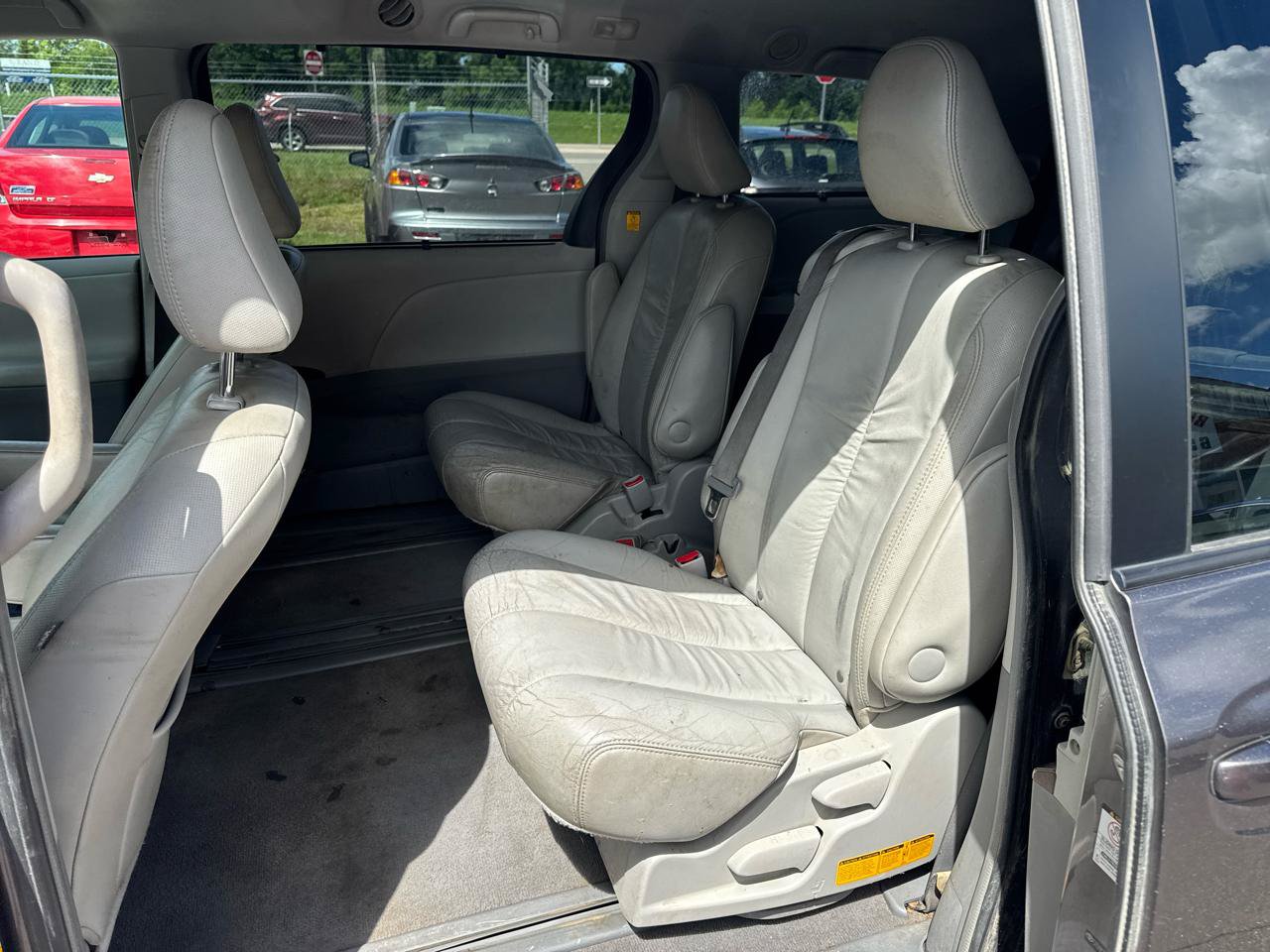 Used 2011 Toyota Sienna XLE FWD image 11