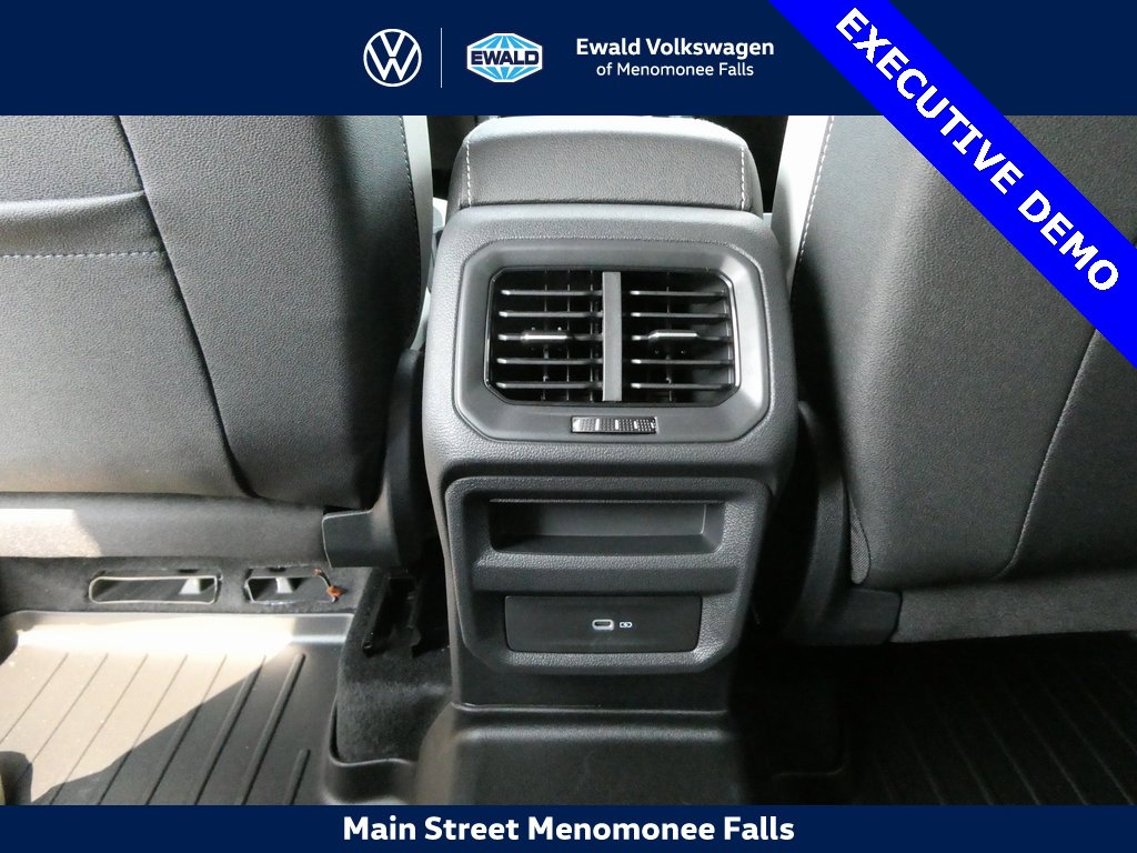 New 2025 Volkswagen Taos SE image 35