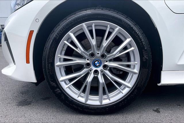 Used 2024 BMW 330e w/ Convenience Package RWD image 8