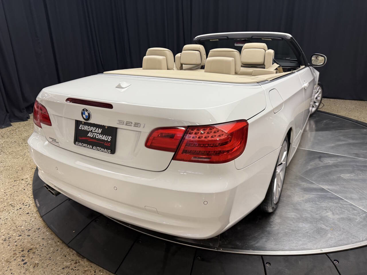 Used 2011 BMW 328i Convertible image 9