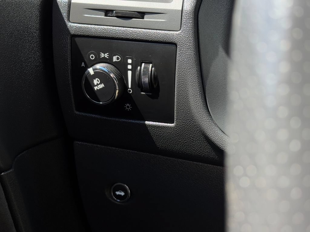 Used 2013 Dodge Challenger SRT8 w/ Harman Kardon Audio Group RWD image 31