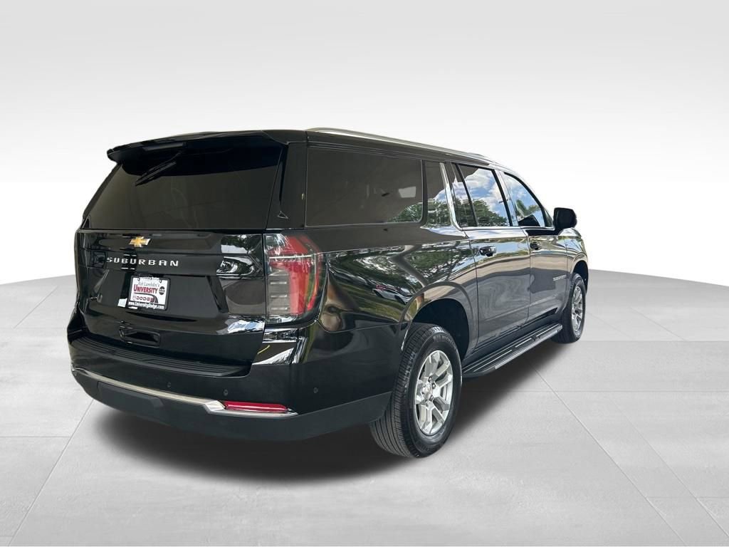 Used 2025 Chevrolet Suburban LS RWD image 3