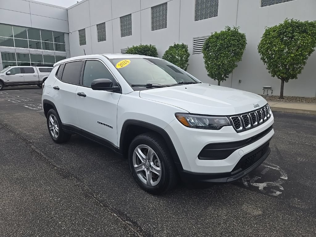 Used 2024 Jeep Compass Sport AWD/4WD image 4