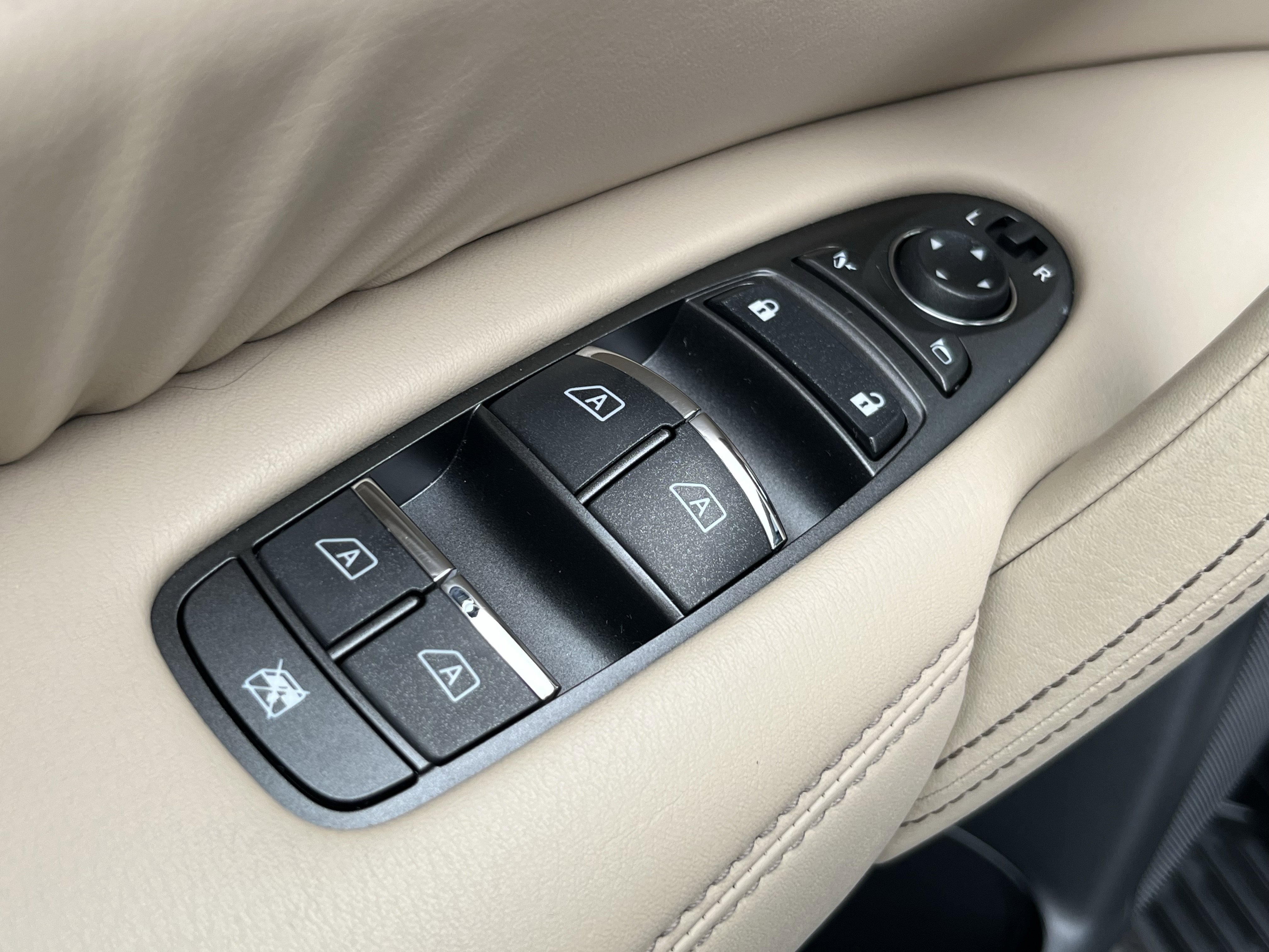 Used 2023 Nissan Armada Platinum w/ Captain's Chairs Package image 22