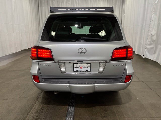 Used 2009 Lexus LX 570 4WD w/ Preferred Accessory Pkg image 6