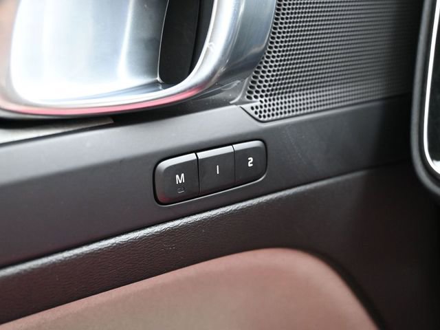 Used 2023 Volvo XC40 B5 Plus image 28