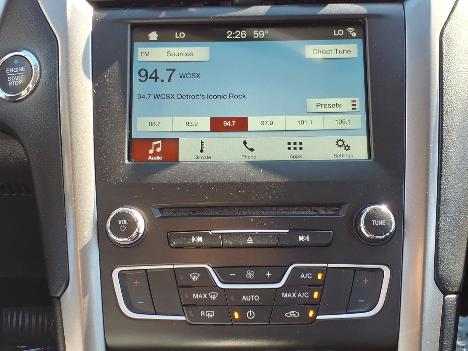 Used 2018 Ford Fusion SE w/ Fusion SE Technology Package FWD image 18