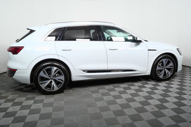 Used 2024 Audi Q8 e-tron Premium Plus video 2