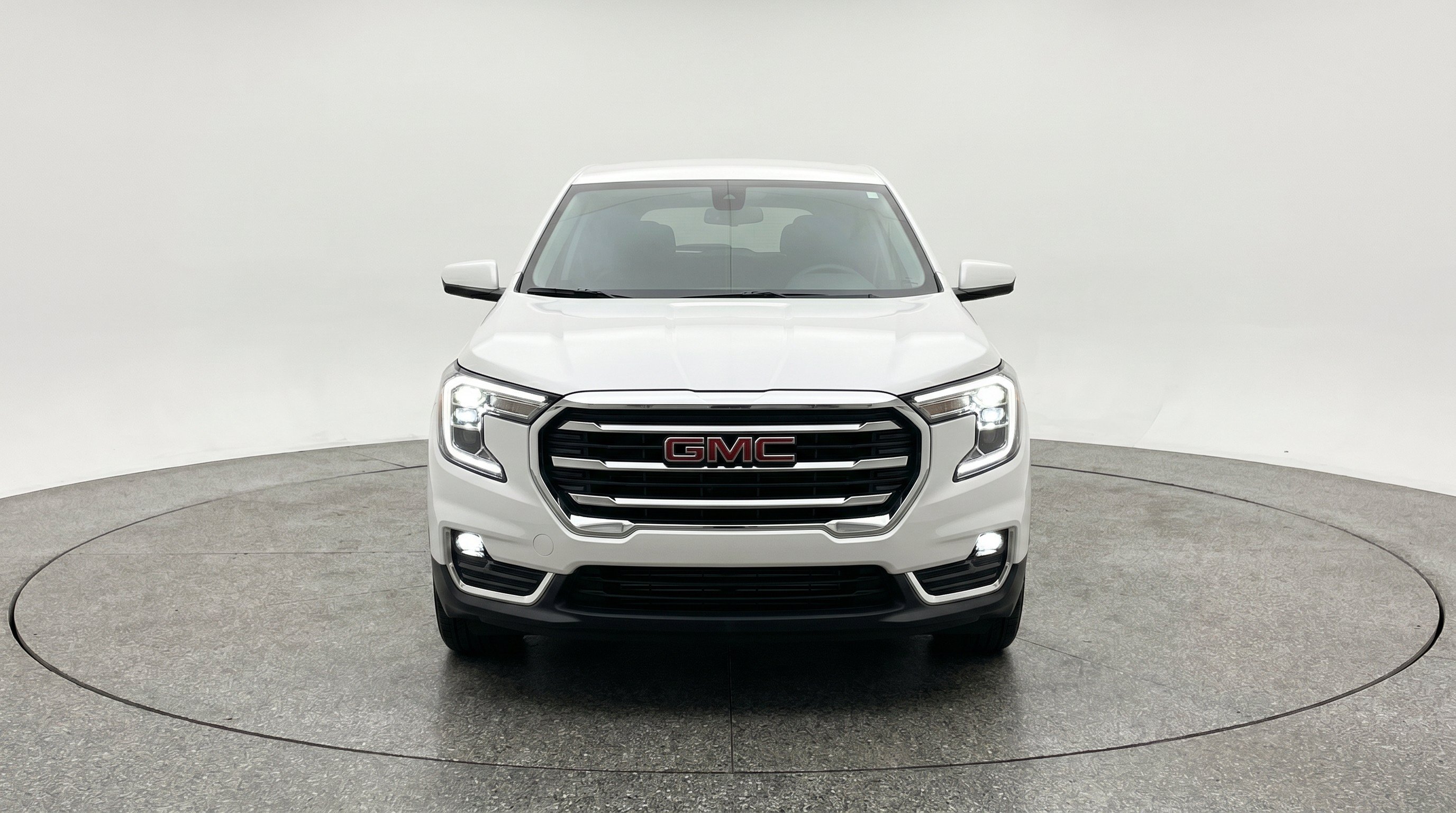 Used 2024 GMC Terrain SLE FWD image 2