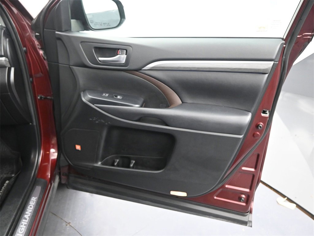Used 2019 Toyota Highlander Limited Platinum image 25