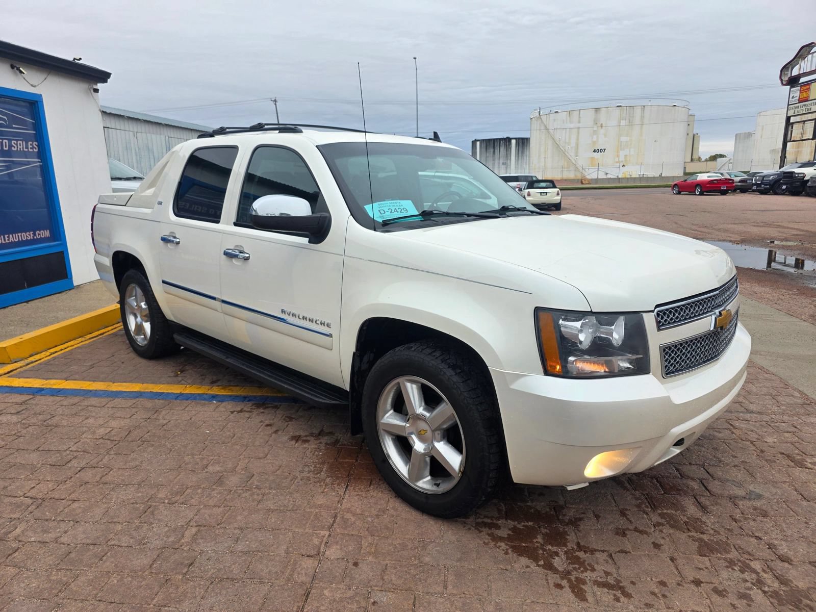 Used 2012 Chevrolet Avalanche LTZ AWD/4WD image 3