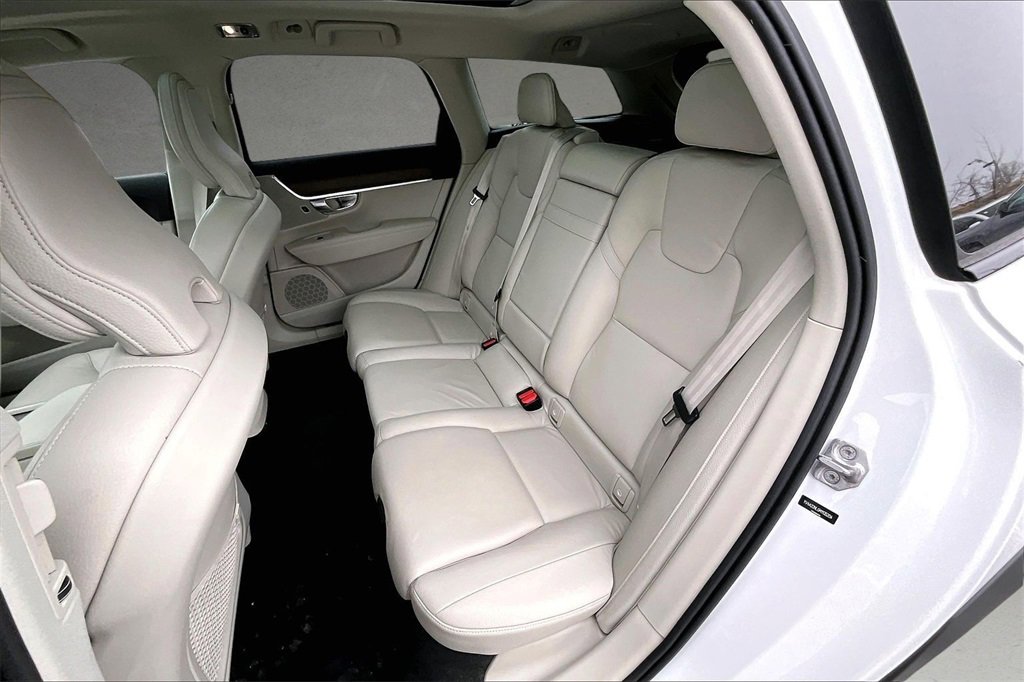 Used 2021 Volvo V90 T6 Cross Country image 21