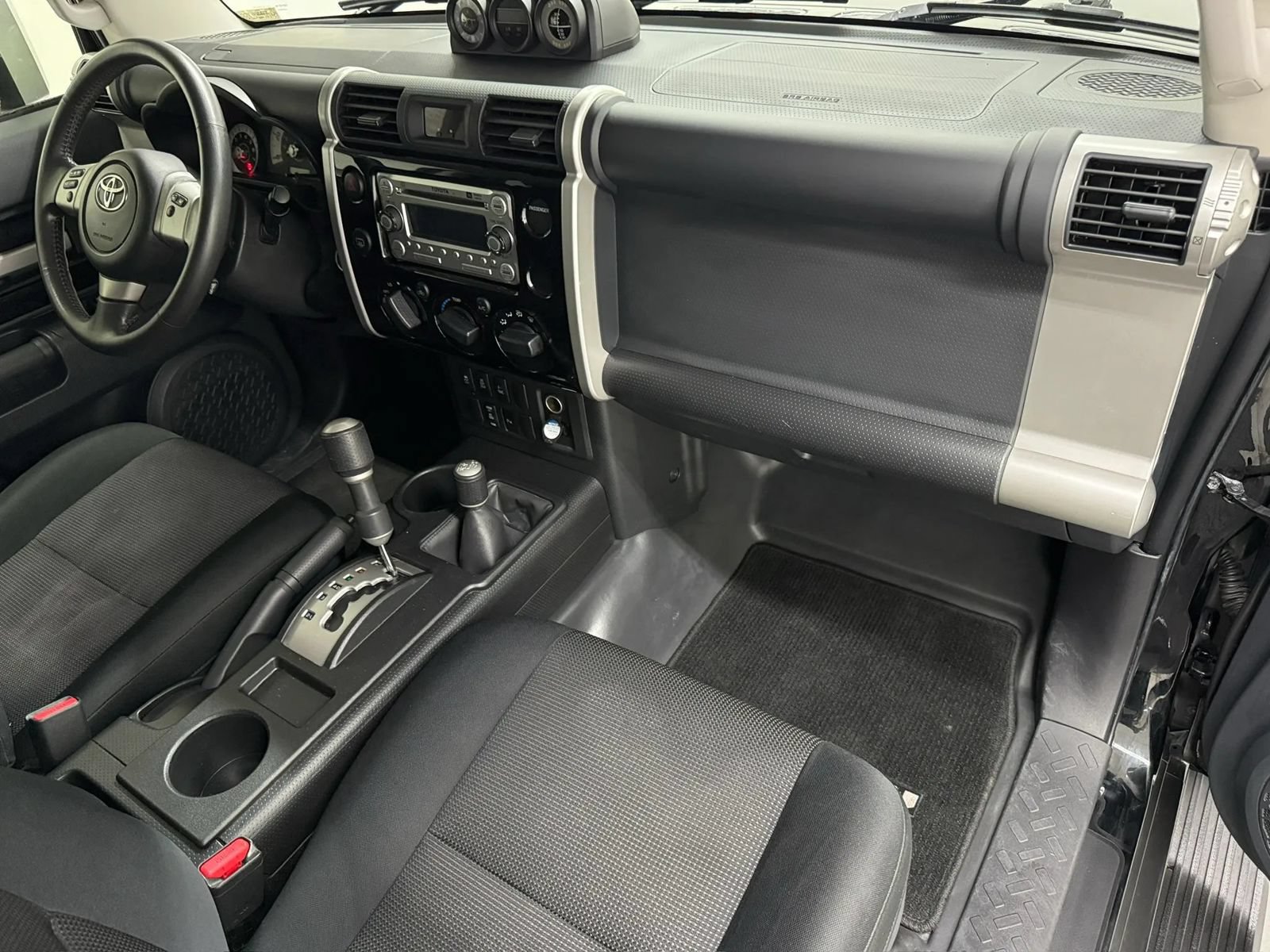 Used 2014 Toyota FJ Cruiser 4WD w/ Upgrade Package image 9