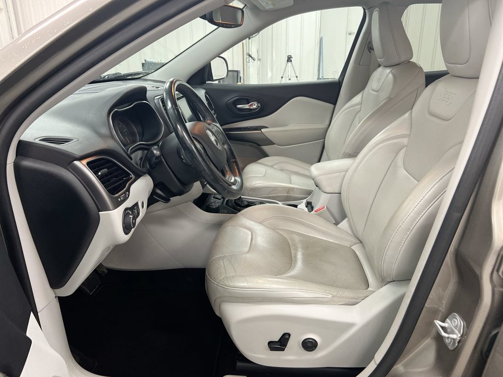 Used 2019 Jeep Cherokee Limited AWD/4WD image 19