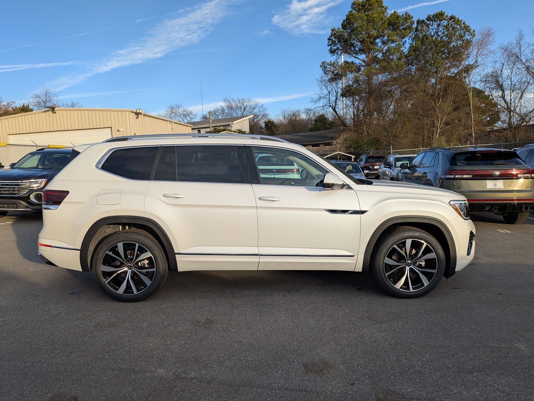 New 2026 Volkswagen Atlas SEL Premium R-Line AWD/4WD image 2
