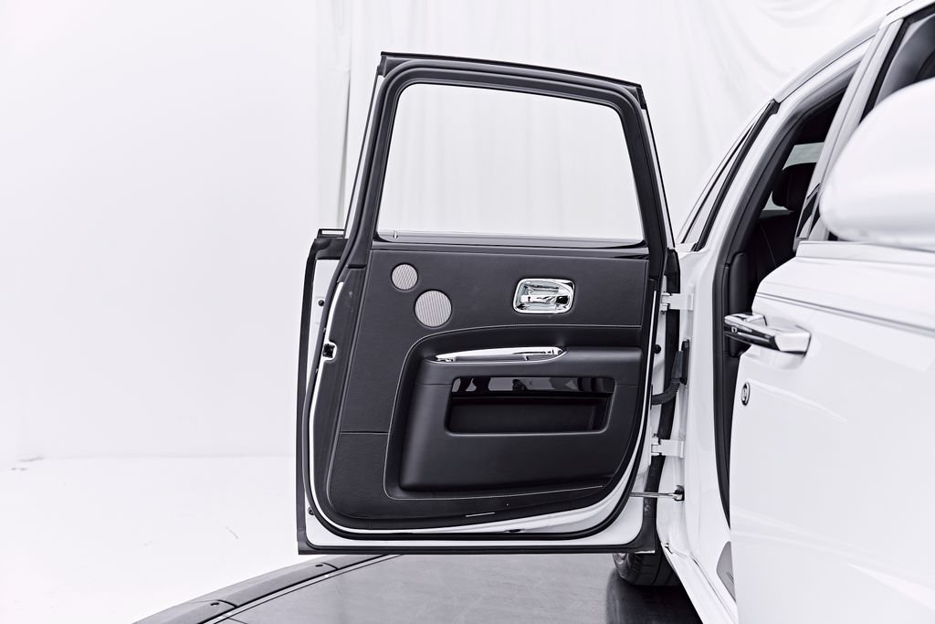 Used 2018 Rolls-Royce Ghost RWD image 38