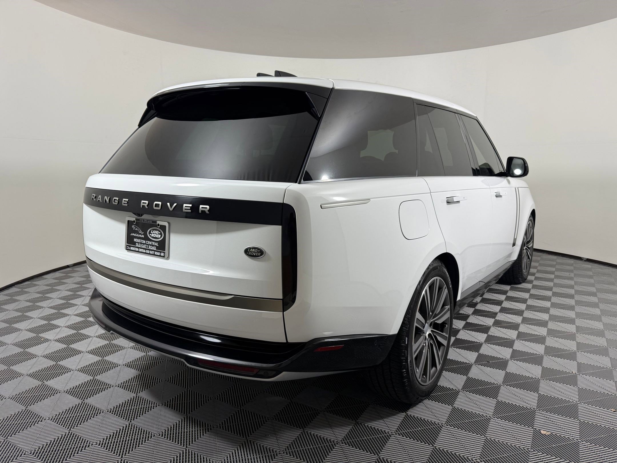 Used 2023 Land Rover Range Rover SE image 9