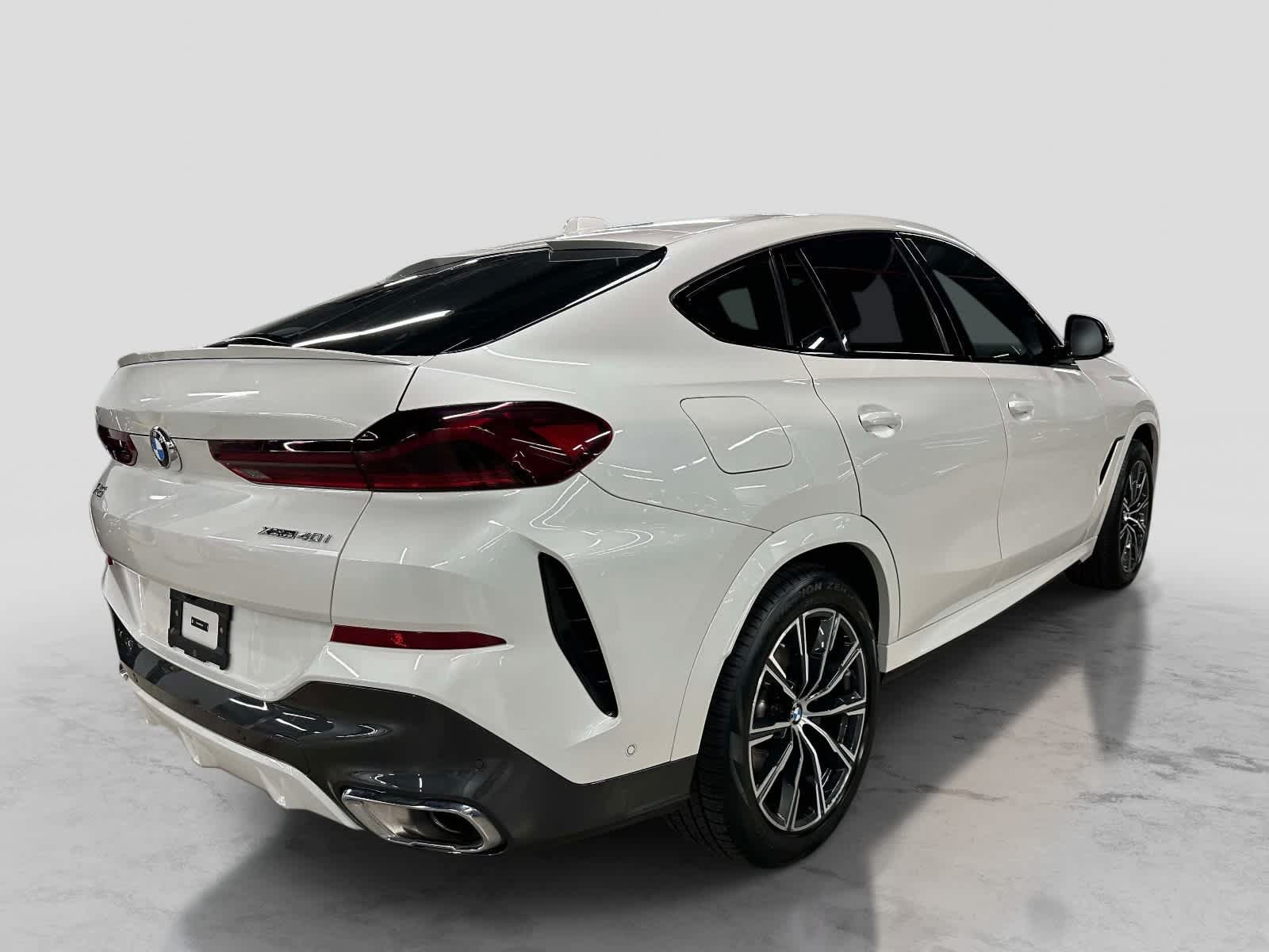Used 2025 BMW X6 xDrive40i w/ Climate Comfort Package AWD/4WD image 5