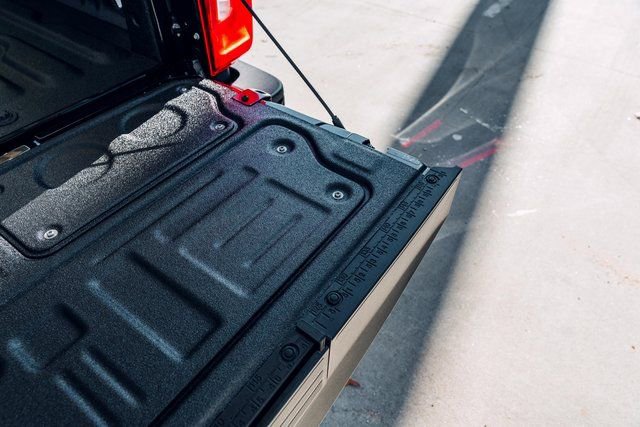 New 2026 Ford F250 Lariat w/ Black Appearance Package image 17