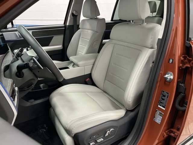 Used 2025 Hyundai Santa Fe Calligraphy image 4