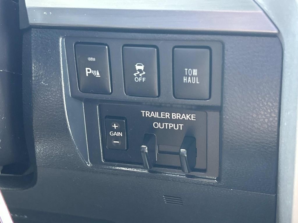 Used 2018 Toyota Tundra Platinum AWD/4WD image 38