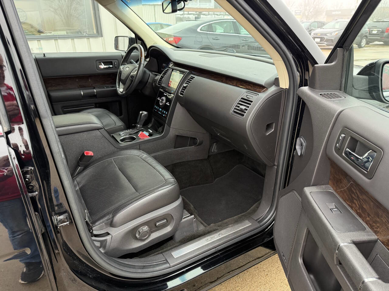 Used 2018 Ford Flex Limited image 12