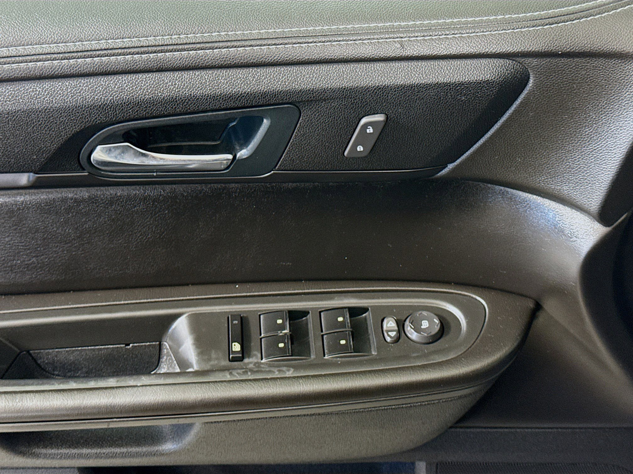 Used 2016 GMC Acadia SLE image 23