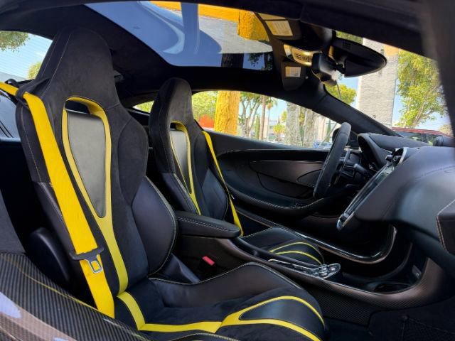 Used 2018 McLaren 570S RWD image 11