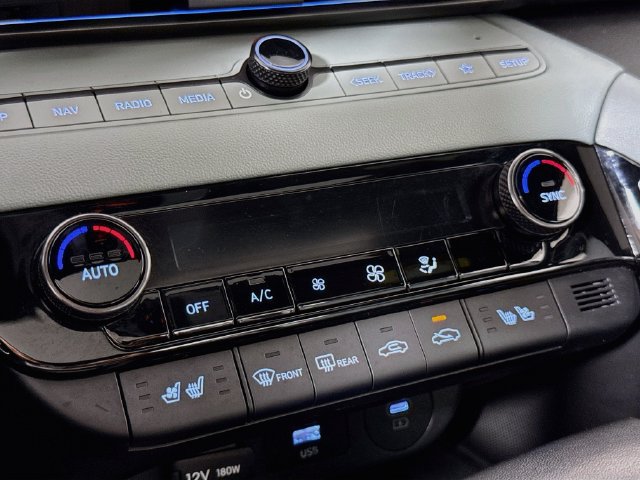 Certified 2025 Hyundai Elantra Limited FWD image 19