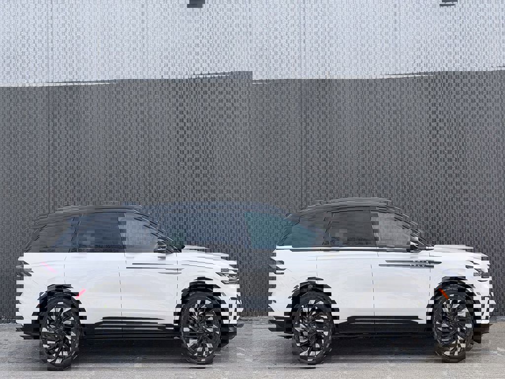 New 2026 Lincoln Nautilus Reserve image 8