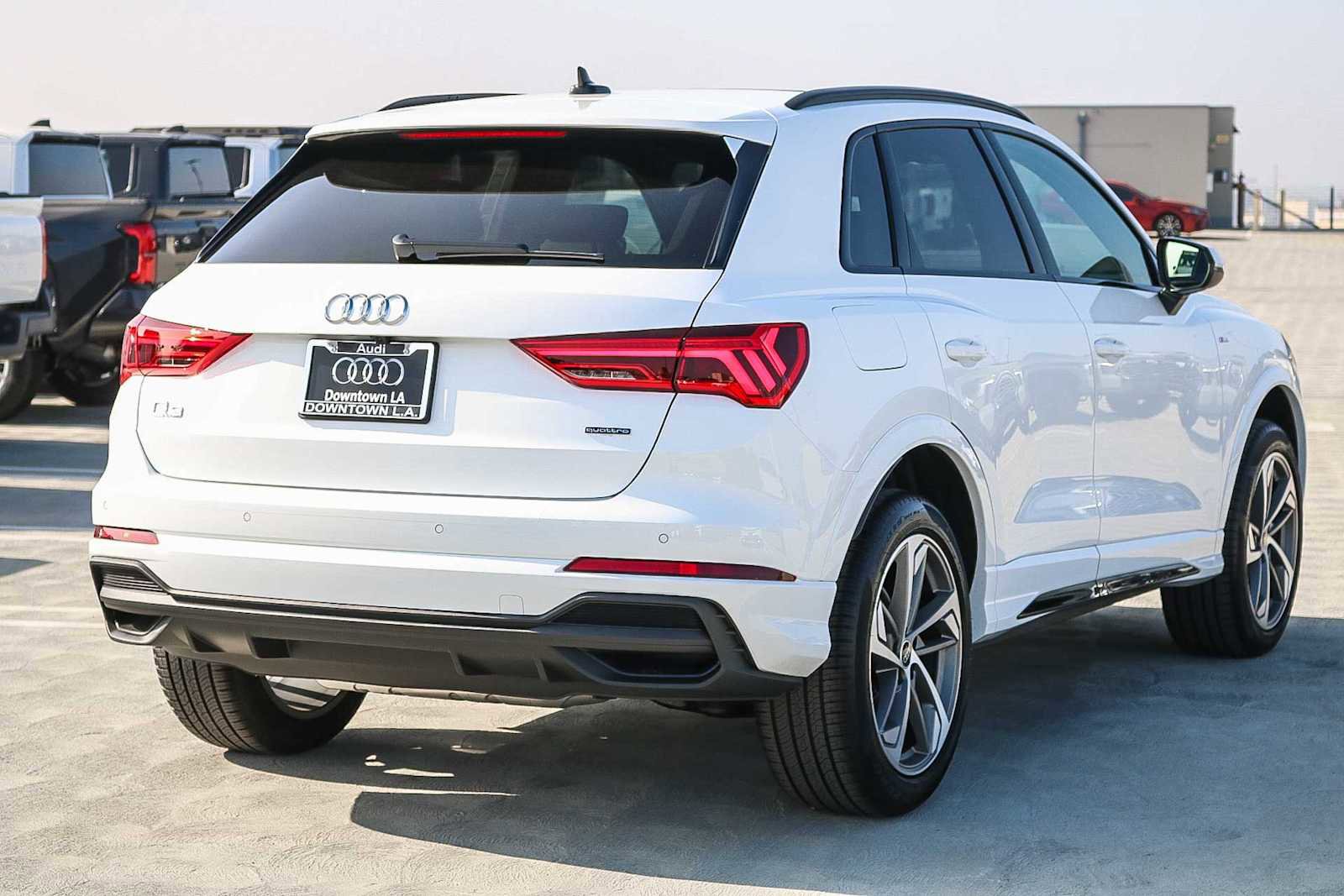 Used 2025 Audi Q3 2.0T Premium w/ Convenience Plus Package AWD/4WD image 7