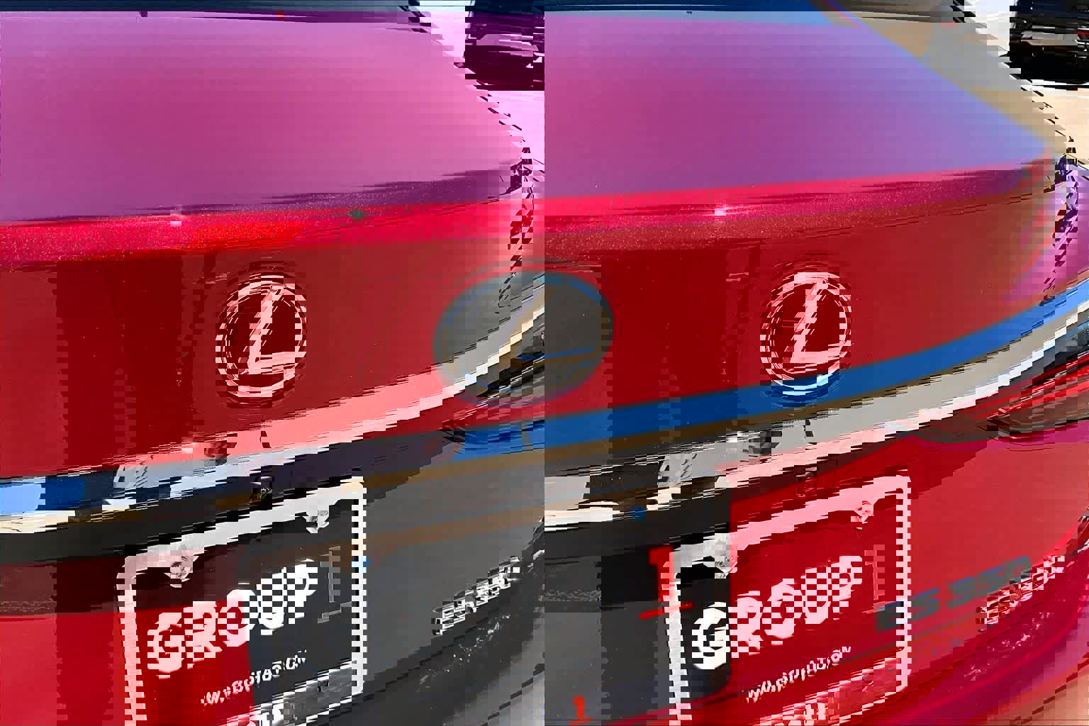 Certified 2025 Lexus ES 350 w/ Premium Package image 31