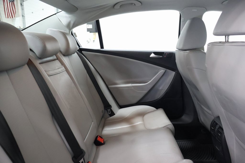 Used 2010 Volkswagen Passat Komfort image 24