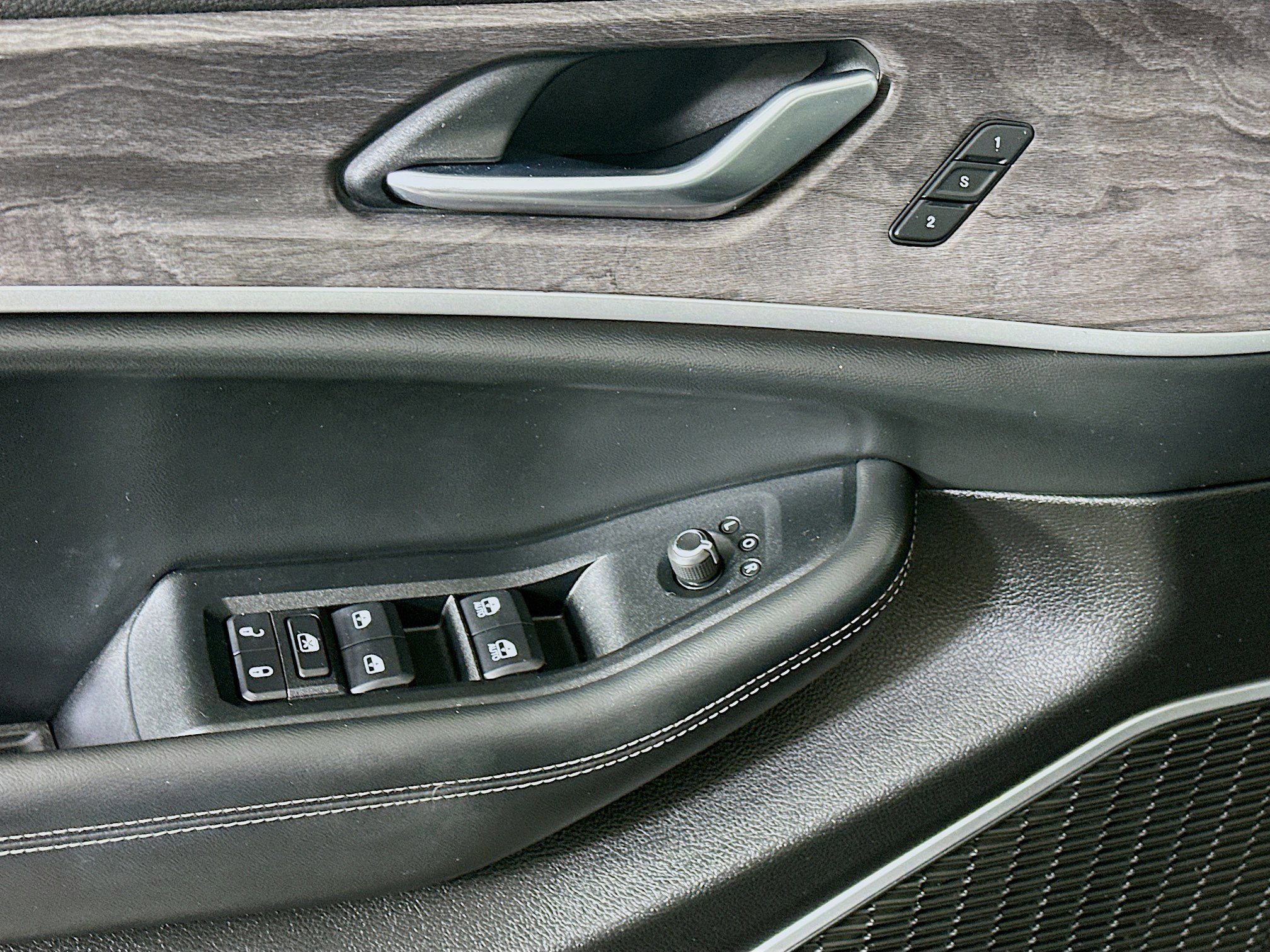 Used 2022 Jeep Grand Cherokee L Limited image 15