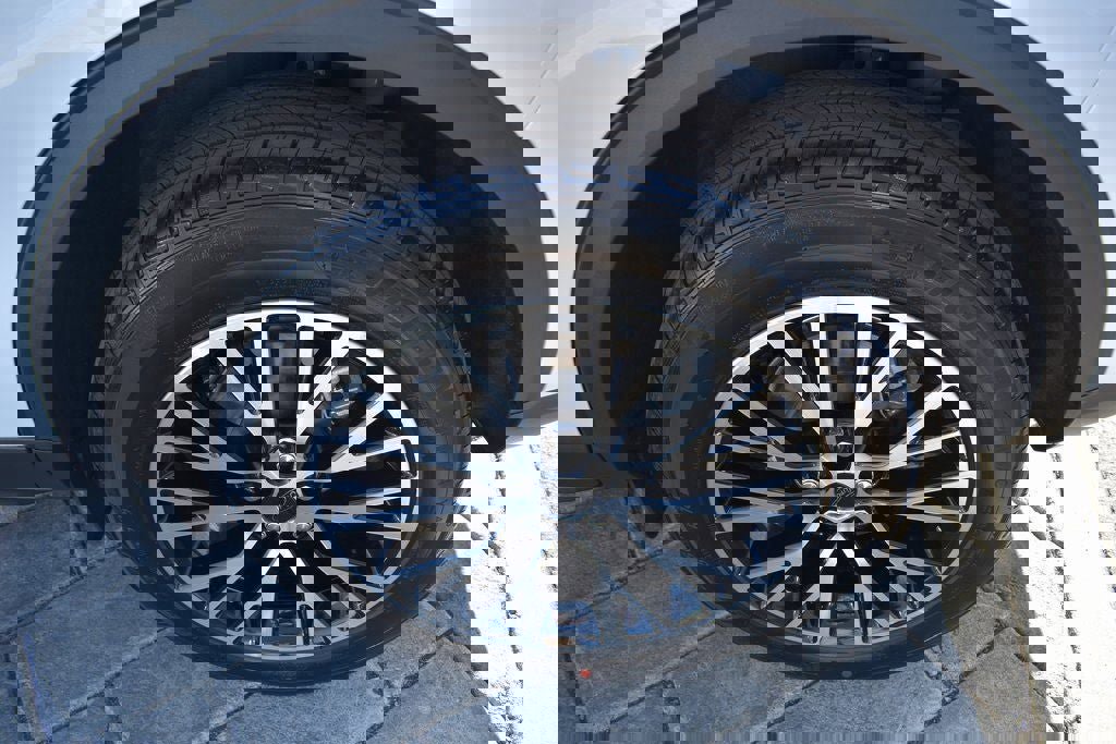 New 2025 Ford Escape SE w/ PHEV Premium Package image 4