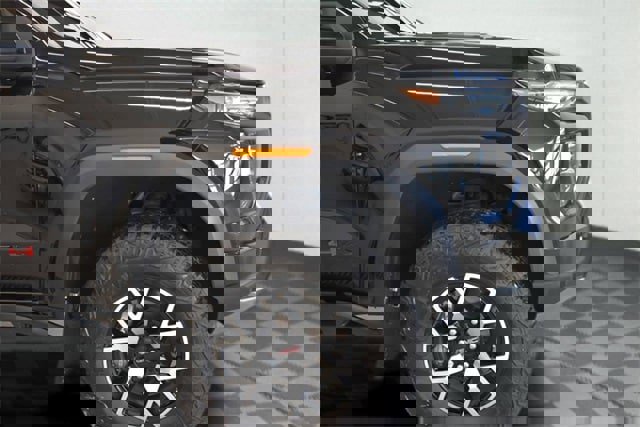 Used 2024 GMC Canyon AT4X image 13