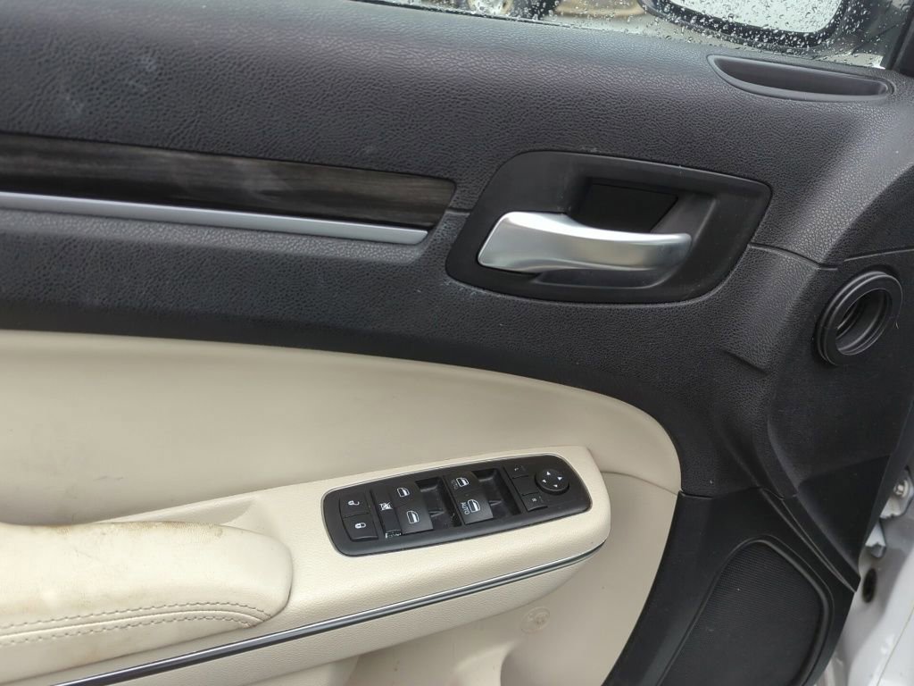 Used 2015 Chrysler 300 Limited AWD/4WD image 8