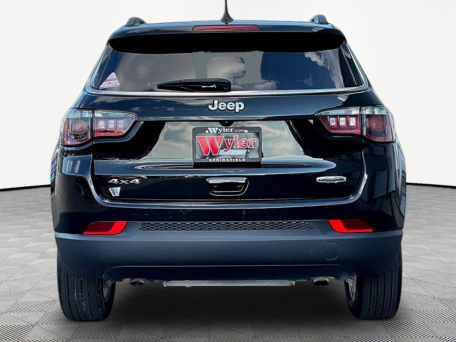 Used 2023 Jeep Compass Latitude AWD/4WD image 5