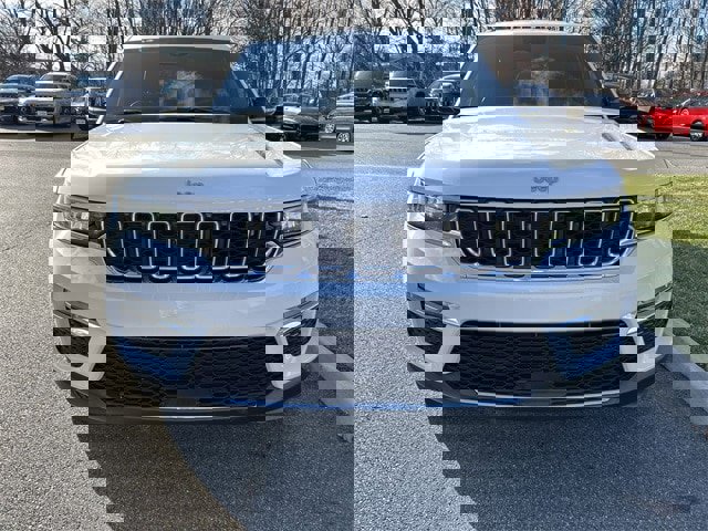 Certified 2024 Jeep Grand Cherokee Limited image 3