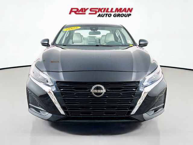 Used 2025 Nissan Altima 2.5 SV FWD image 2