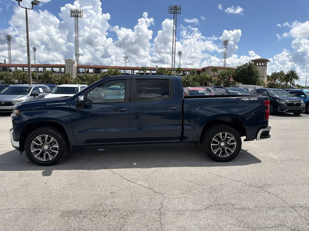 Used 2022 Chevrolet Silverado 1500 LT AWD/4WD image 7