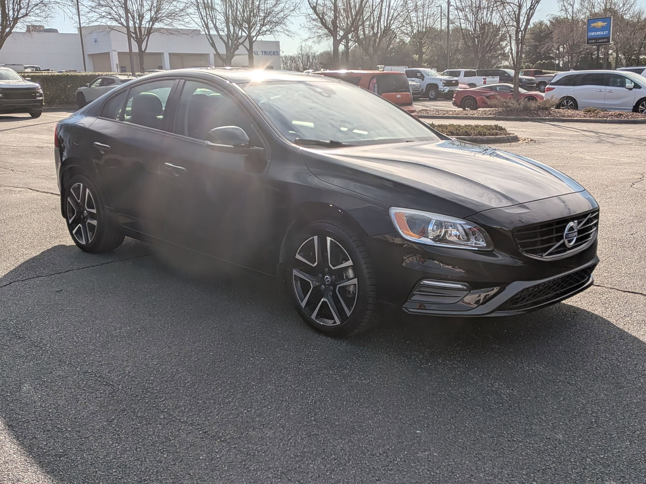 Used 2018 Volvo S60 T5 Dynamic w/ Vision Package image 2