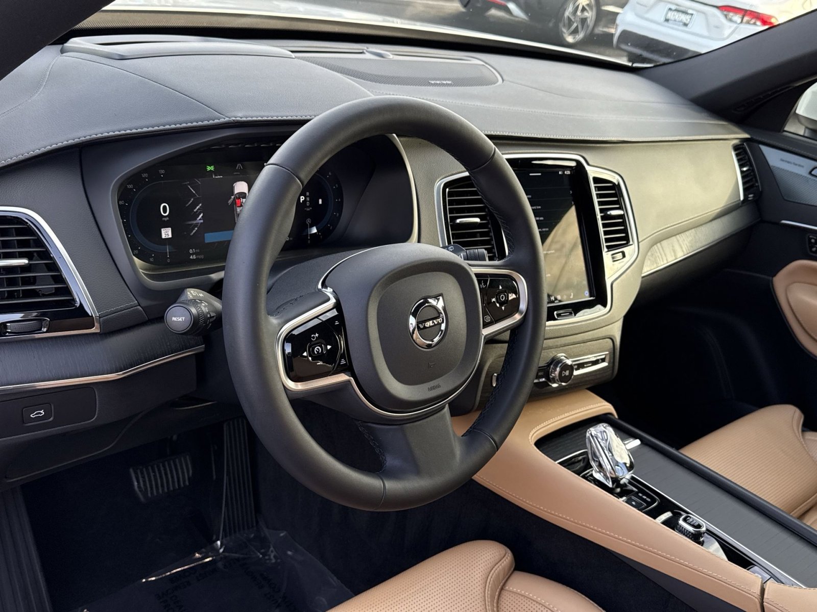 Used 2024 Volvo XC90 B6 Ultimate w/ Protection Package image 16