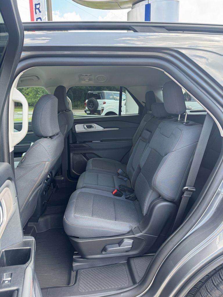 Used 2025 Ford Explorer Active RWD image 11