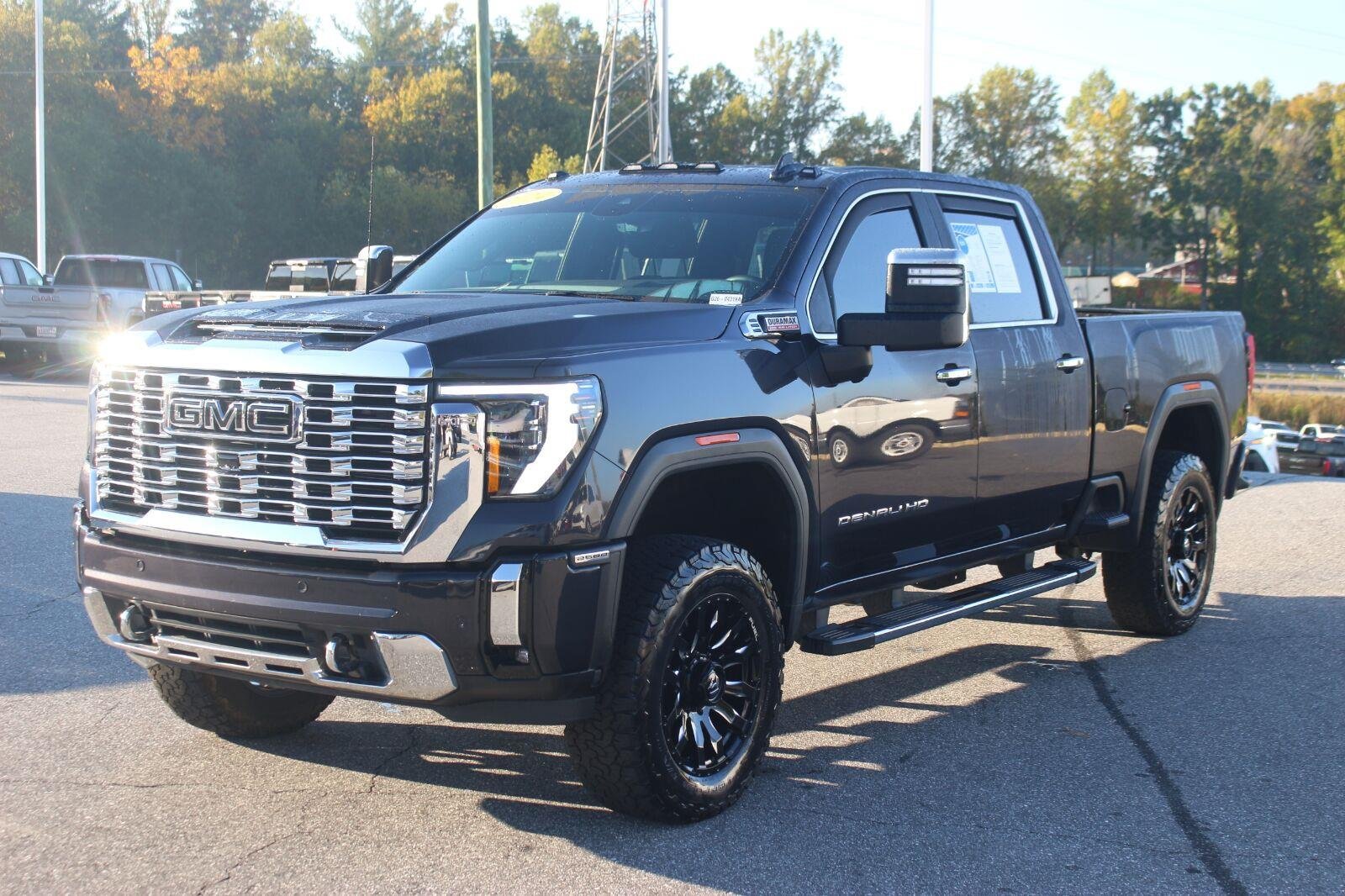 Used 2024 GMC Sierra 2500 Denali w/ Denali Reserve Package AWD/4WD image 3